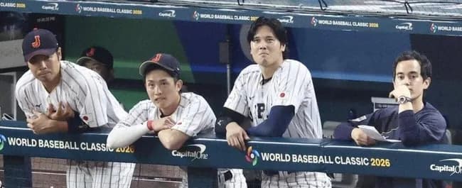 【悲報】大谷翔平さん、終盤負けてるのにベンチでヘラヘラ笑って謎のポーズまでしてしまう…