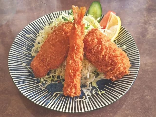 海鮮ミックスフライ　エビフライ←わかる　白身魚フライ←わかる　カニクリームコロッケ←！！？
