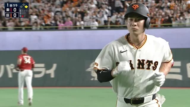 松本剛、初回見事な送りバントを決める！ 阿部監督も納得の表情