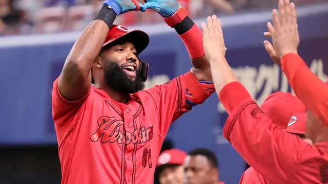 カープファビアン1号3ランホームラン！SB伊藤から同点確信弾！！