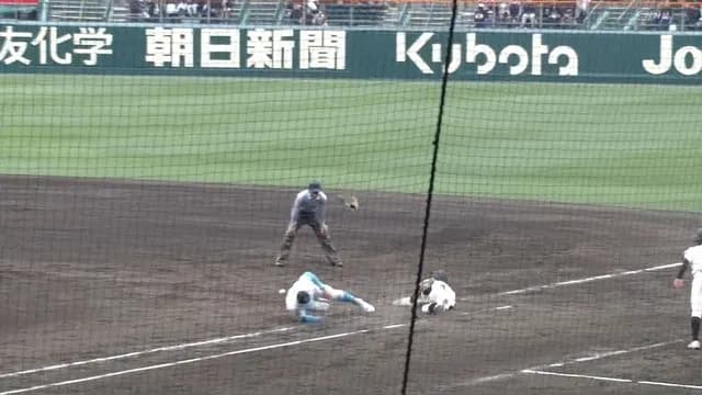 山梨学園の怪物・菰田、守備で交錯し場内騒然…　初回に豪快ホームラン