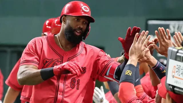 広島ファビアン、目覚めの1号3ラン！OP戦37打席目で待望弾！打率.167も「シーズンは違う結果になる」