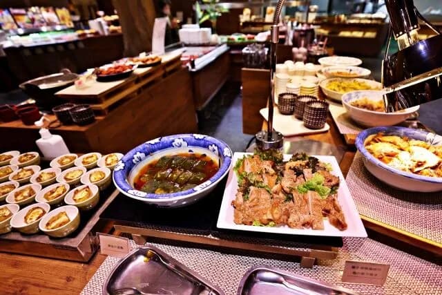 ビュッフェで苦しくなるくらい食う奴いるでしょ