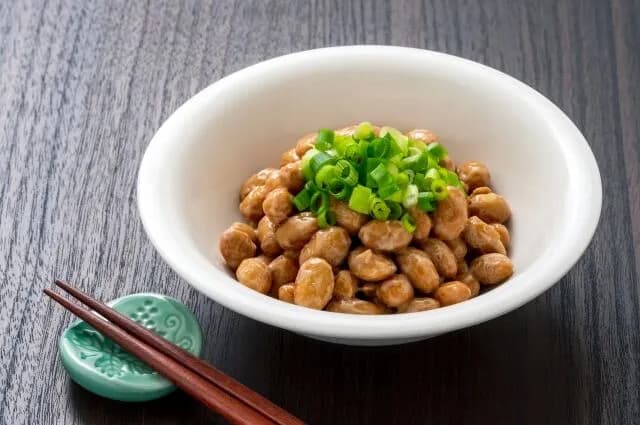 やっぱ納豆にネギ入れるとうまいな