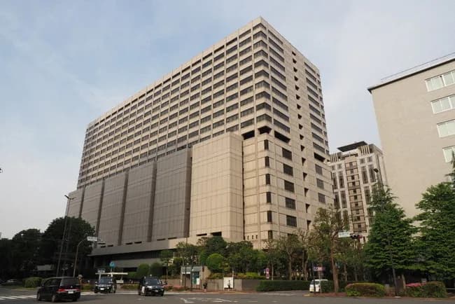 【悲報】三菱UFJ元行員ゆかりちゃん（4億円窃盗）に懲役9年　りりちゃん（1億5000万9年）