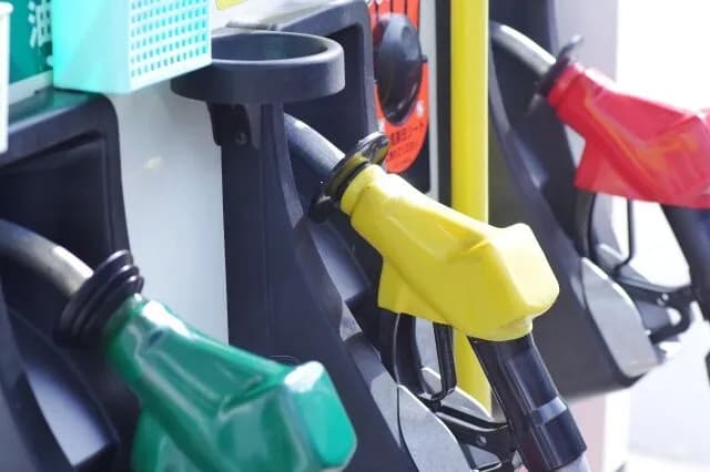 石油元売り「7月にも供給制限」と自民党に説明する