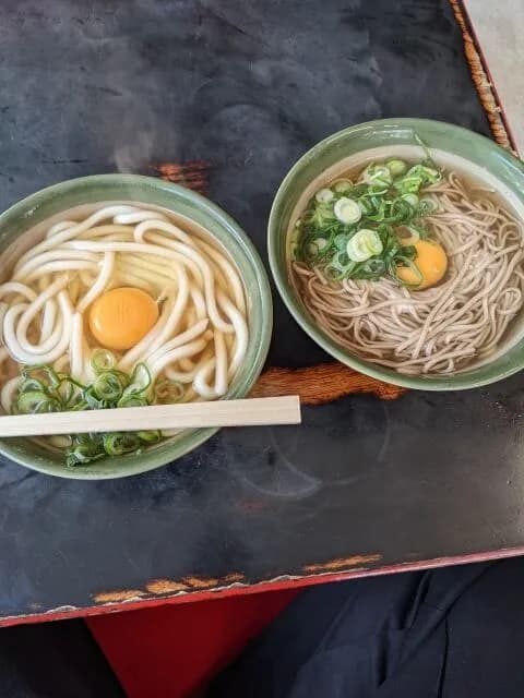一生「冷たいそば」「冷たいうどん」「温かいそば」「温かいうどん」←どれにする？