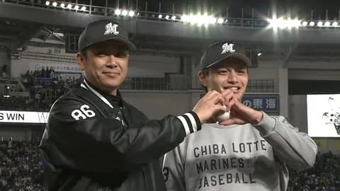 画像　プロ初勝利の毛利とサブロー監督、ハートを作ってしまう