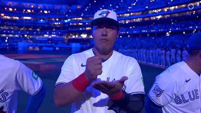 ブルージェイズのナインが侍ジャパンのお茶ポーズぱくってんだが