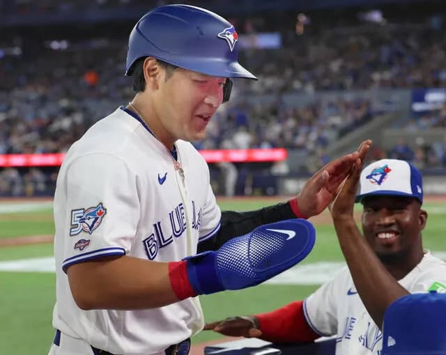 【朗報】ブルージェイズ岡本、3打数2安打1四球で1好守備の活躍