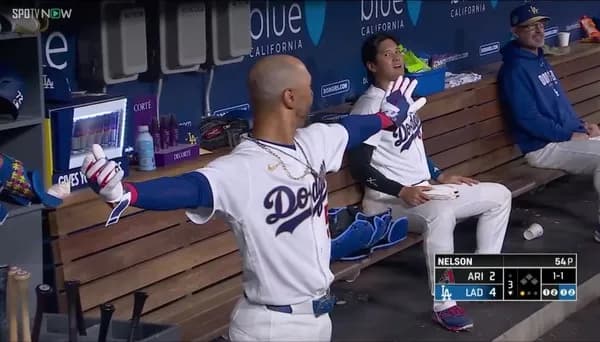 【朗報】ムーキーベッツさんが3ランを打った直後