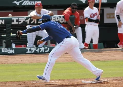 【悲報】OP戦4本塁打の中日サノーさん、打率.000（11-0）、タイムリーエラーｗｗｗ