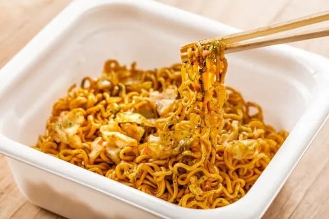 カップラーメン、うどん、そば←美味しくない　カップ焼きそば←旨すぎる