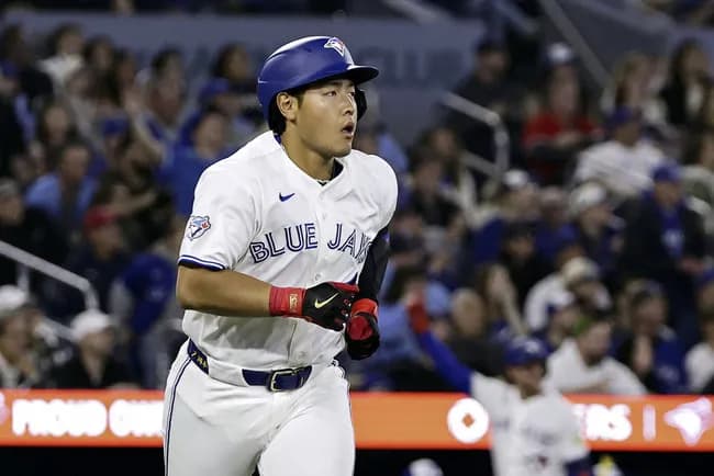 ブルージェイズ・岡本和真が判定変更で２戦連発２号ソロ！三塁打→リプレー検証で判定が一転　１５９キロ強振、本拠地大歓声