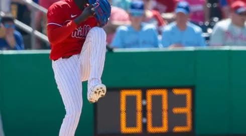 NPB、ピッチクロック導入を再検討へ