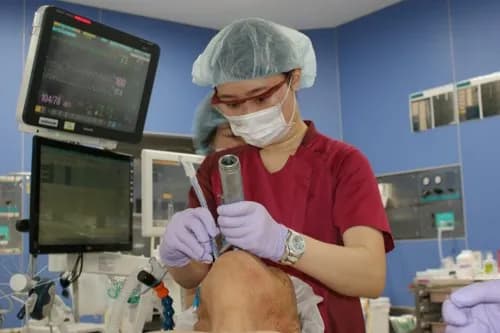 【悲報】手術中の麻酔科医さん、手術室を抜け出して自分に麻酔薬を打ちソファで寝てしまうｗｗｗｗｗｗｗｗｗｗ