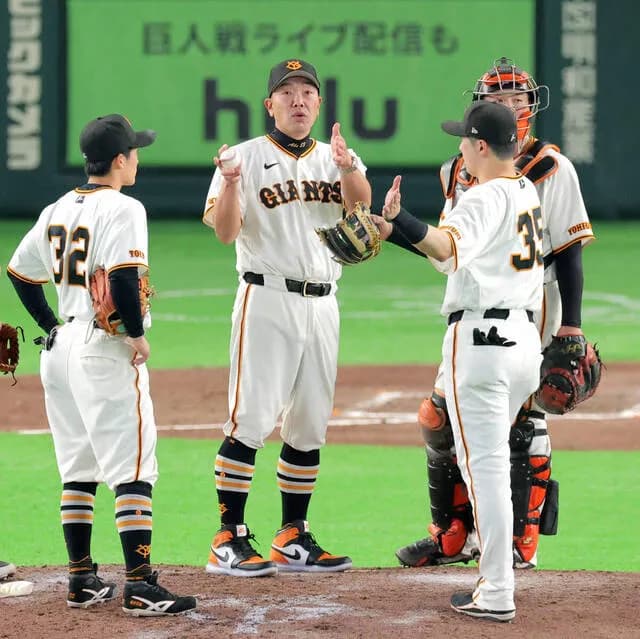 【朗報】巨人14年ぶりの開幕カード負け越しは逆に吉兆、日本一となった09年12年も開幕カード負け越し