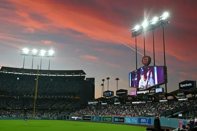 【悲報】大谷翔平ファンが女性同士で大乱闘…〝巻き添え〟の男性が負傷