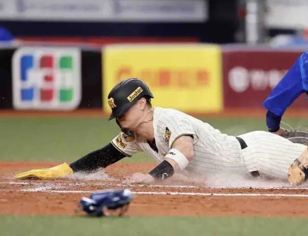 阪神・佐藤輝　先制Ｖ撃　輝く“王者ユニ”でデュプランティエ粉砕「燃えるものもありました」　六回激走ホームイン