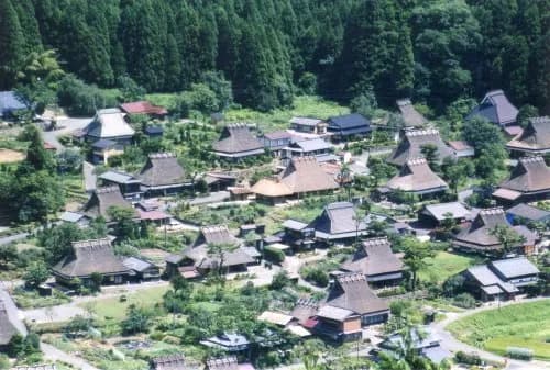 【悲報】京都の行方不明男児、普段はスクールバスなのに「その日だけ」父親が車で送迎していた・・・・・・・・・