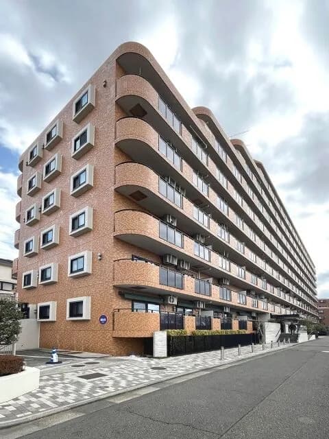 マンションのローン、修繕積立費、管理費、駐車場代で毎月13万も取られるんやけど