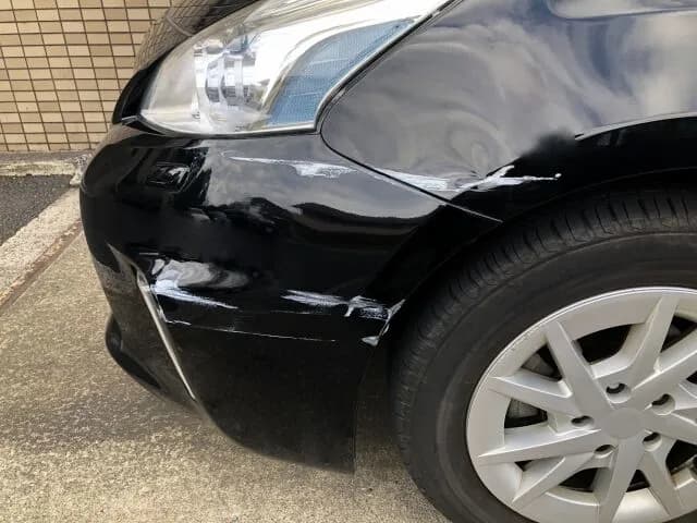 新車買ってすぐ擦った奴おらんか