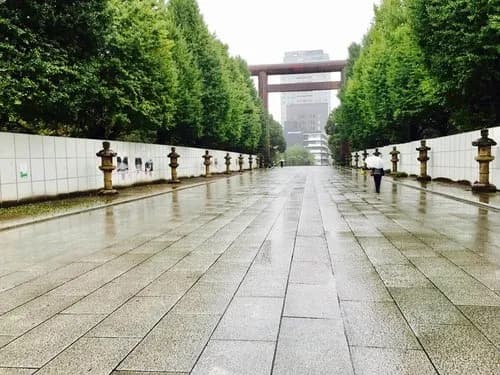 【画像】愛国者さん「靖国神社の参道でケバブ屋だと？ふざけるな！！」ｗｗｗｗｗｗｗｗｗｗ