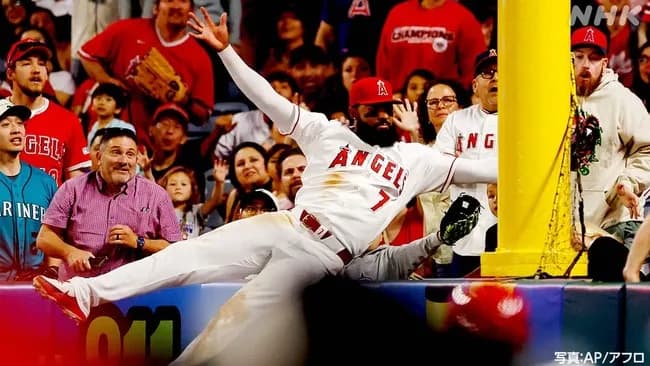 【動画】エンゼルスの外野手、1試合で3本のHRキャッチを披露してしまうｗｗｗｗｗｗｗｗ