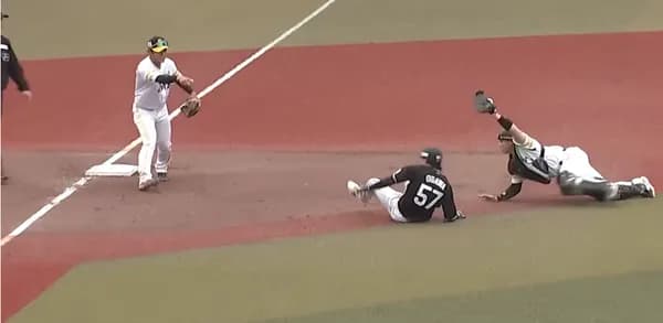 最後の挟殺プレー、ラッキーではなく練習通りだった模様　谷川原「僕たち捕手は何百回とやってきたプレー」