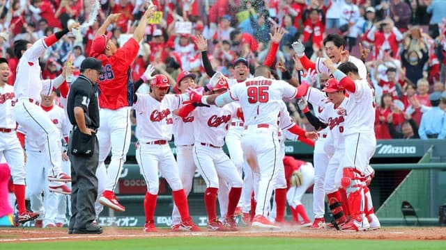 カープ新井監督、主砲モンテロ8番を7番に変更！わずか1日で打順を変更する柔軟性あり