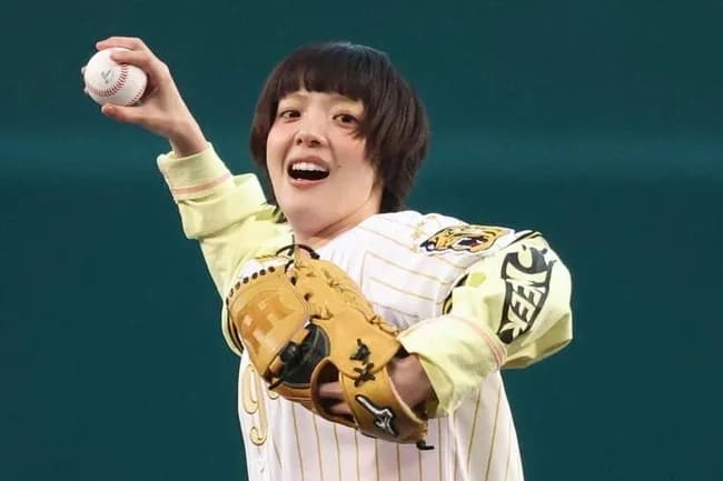 【朗報】あいみょん、地元甲子園でノーバン始球式