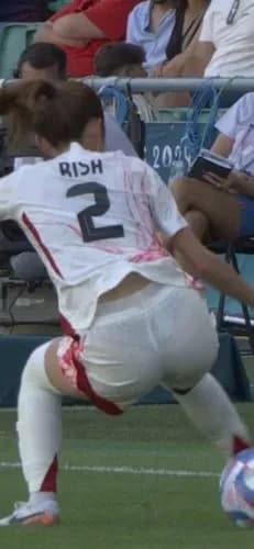 【悲報】女子サッカーさん「白パンが透けて困る」→ ガチで廃止にしてしまうｗｗｗｗｗｗｗｗｗｗ