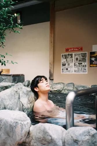 【悲報】銭湯でチンポをタオルで隠す男さんｗｗｗｗｗｗｗｗｗｗ