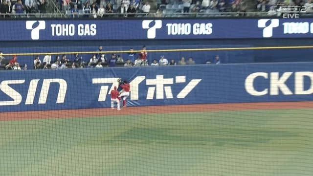広島・大盛、スーパープレー連発！！ フェンス激突キャッチで試合終了