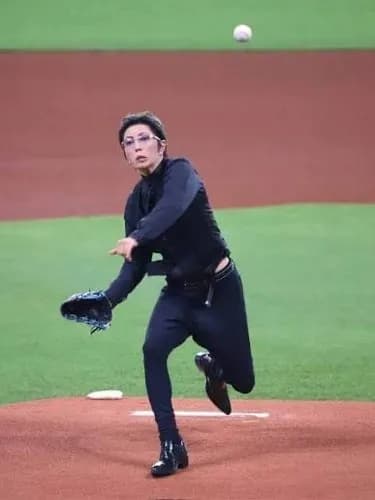 【悲報】GACKTさんがサングラスを掛け続ける理由、ガチで謎すぎるｗｗｗｗｗｗｗｗｗｗ