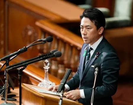 小泉進次郎「事前に俺に情報を伝えてくれてたら自衛隊呼んで国歌歌唱はさせなかったのになぁ」