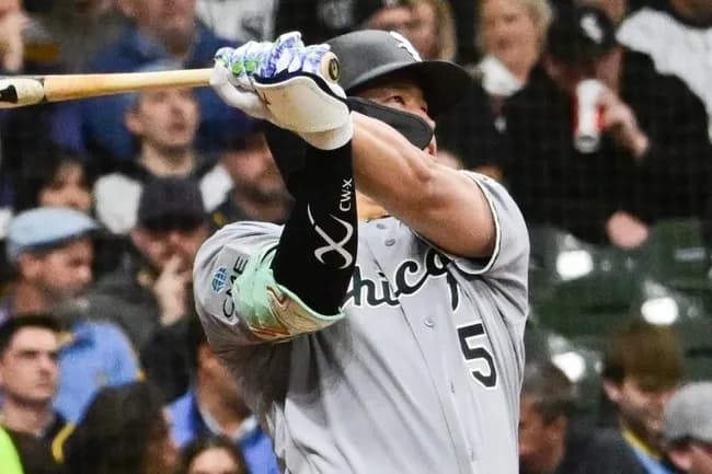 村上宗隆、2戦連発7号でア・リーグ3位タイ浮上　豪快バックスクリーン弾…敵地騒然