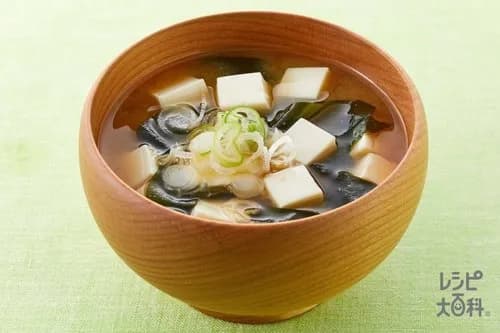 【悲報】面接官「2つの具材で最高のみそ汁作って下さい」ぼく「小松菜と油揚げです！」ｗｗｗｗｗｗｗｗｗｗ