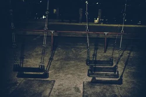 【悲報】深夜の公園に一人佇んでたら怖い有名人ｗｗｗｗｗｗｗｗｗｗ