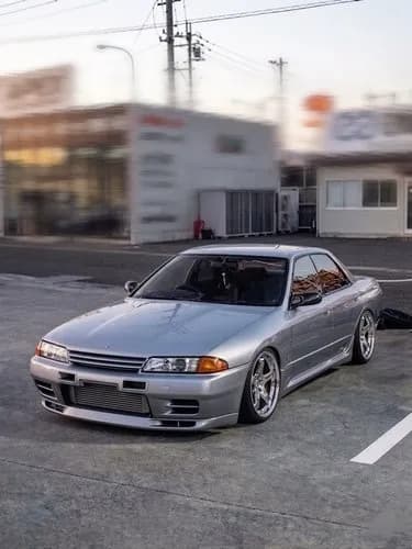 【悲報】昔のセダン車のカッコよさ、ガチで異常すぎる・・・・・・・・・