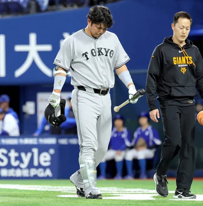 巨人・大城卓三が右膝自打球も気合の出場続行　田中将大が代わるまでは…途中交代までの舞台裏