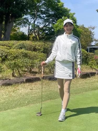 【悲報】望月理恵さん(54)、ミニスカすぎる純白ウェア姿に「現役女子大生みたい」ｗｗｗｗｗｗｗｗｗｗ