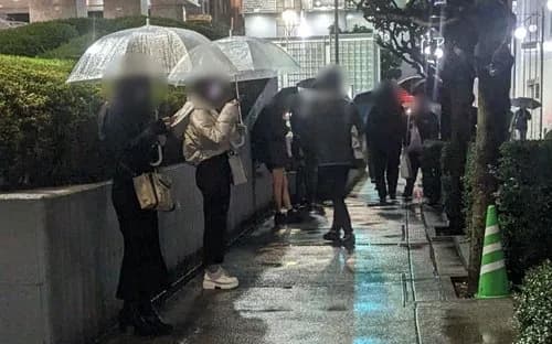 【悲報】外国人さん「見ろよ、日本は路上に若いマ◯コが並んで待ち構えてるんだｗ好きにヤレるんだぜ」ｗｗｗｗｗｗｗｗｗｗ