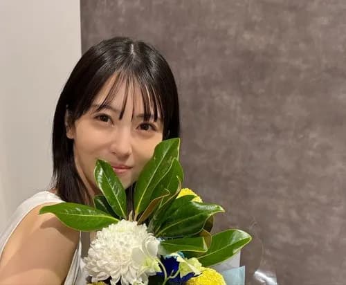 【悲報】浜辺美波さんと1時間ベロチューし放題5万円ｗｗｗｗｗｗｗｗｗｗ