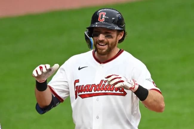 【MLB】少女がおっさんにホームランボールを強奪される→おっさん、球団を通じて少女に返却