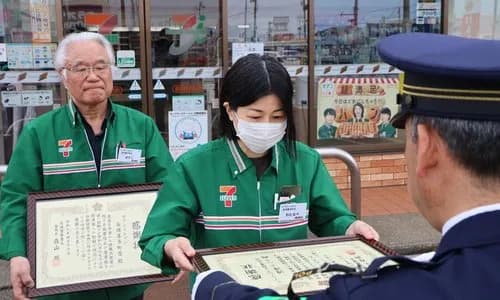 【悲報】コンビニの若い女さんに「パンツ売ってくれませんか」と声をかけた結果wwwwwwwwww