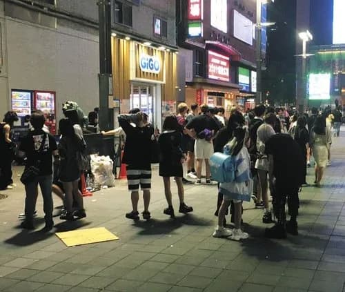 【悲報】トー横キッズさん「シコんないで!」チー牛さん🤓「(コクコク)」wwwwwwwwww