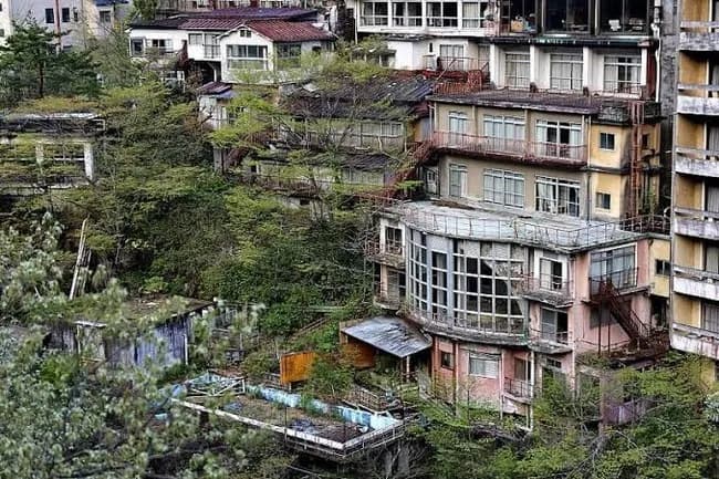 【悲報】鬼怒川温泉、中国からのインバウンド客が来なくなり廃墟になってしまう