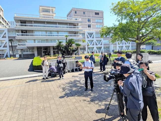 元広島羽月の裁判、朝から300人が並ぶ大行列wwwwwwwwwwwwwwwwwwwwwwwwwwwwwwwwww
