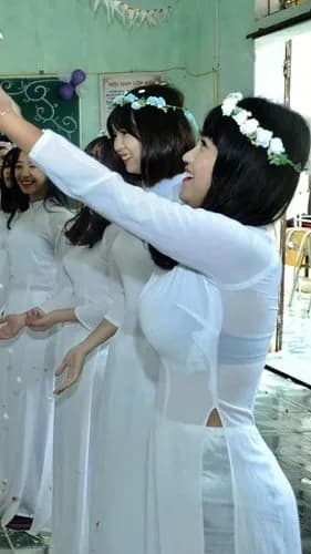 【画像】ベトナムのアオザイさん、ガチでけしからんすぎるｗｗｗｗｗｗｗｗｗｗ